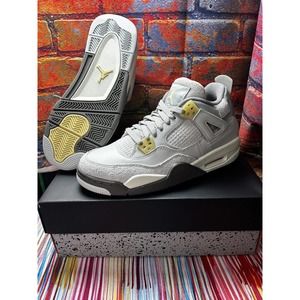 Size 7m /8.5 w. - Jordan 4 Retro SE ~Photon Dust~ Brand new w/box